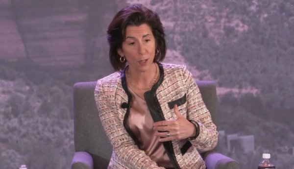 卓信速配 美前商务部长雷蒙多：出口管制无法阻挡中国，美国每天都得有落后的紧迫感